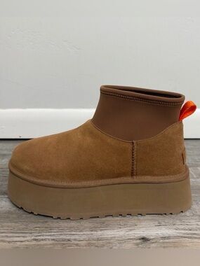 UGG Classic Ultra Mini Dipper Platform Women's Boots Chestnut-size 9 NEW w/o box